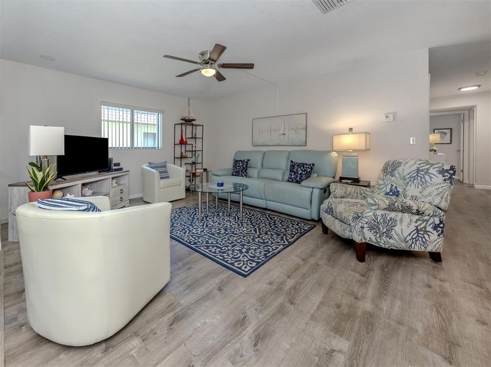 For Sale: $190,000 (2 beds, 2 baths, 1222 Square Feet)