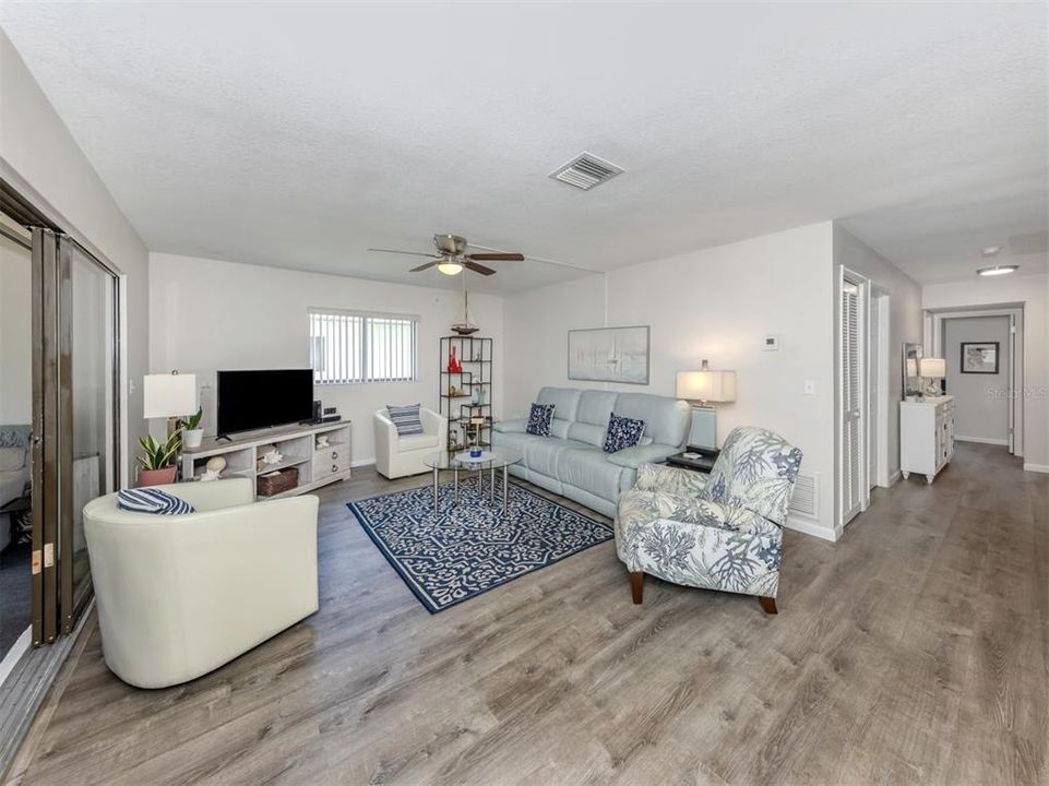 For Sale: $190,000 (2 beds, 2 baths, 1222 Square Feet)