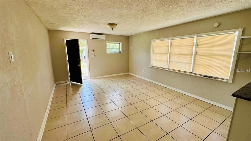 For Rent: $899 (1 beds, 1 baths, 520 Square Feet)