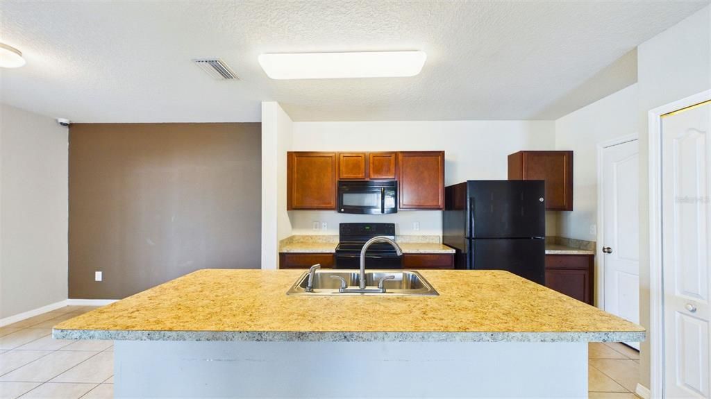 В аренду: $2,450 (4 спален, 2 ванн, 2178 Квадратных фут)