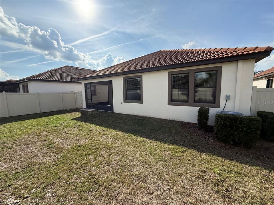 На продажу: $299,900 (2 спален, 2 ванн, 1683 Квадратных фут)