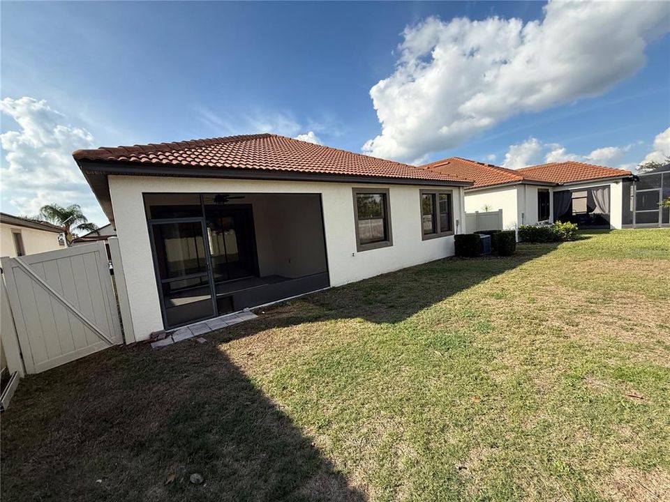 На продажу: $299,900 (2 спален, 2 ванн, 1683 Квадратных фут)