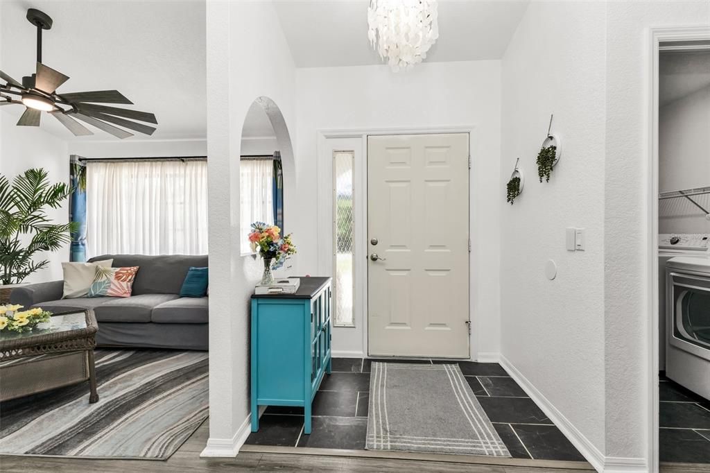 Activo con contrato: $334,999 (3 camas, 2 baños, 1462 Pies cuadrados)