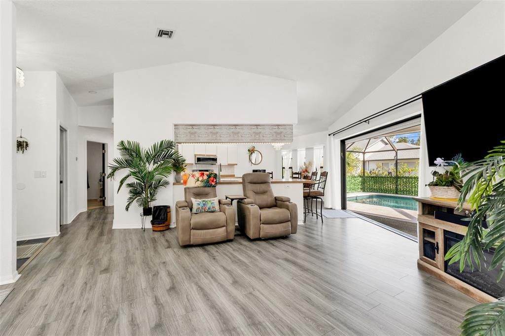 Activo con contrato: $334,999 (3 camas, 2 baños, 1462 Pies cuadrados)