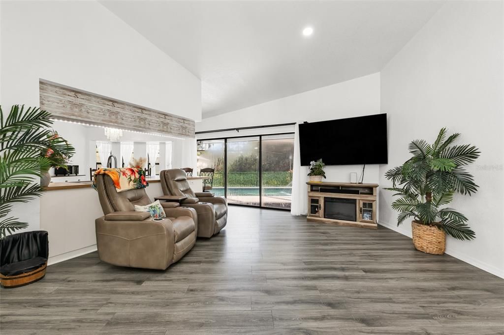 Activo con contrato: $334,999 (3 camas, 2 baños, 1462 Pies cuadrados)