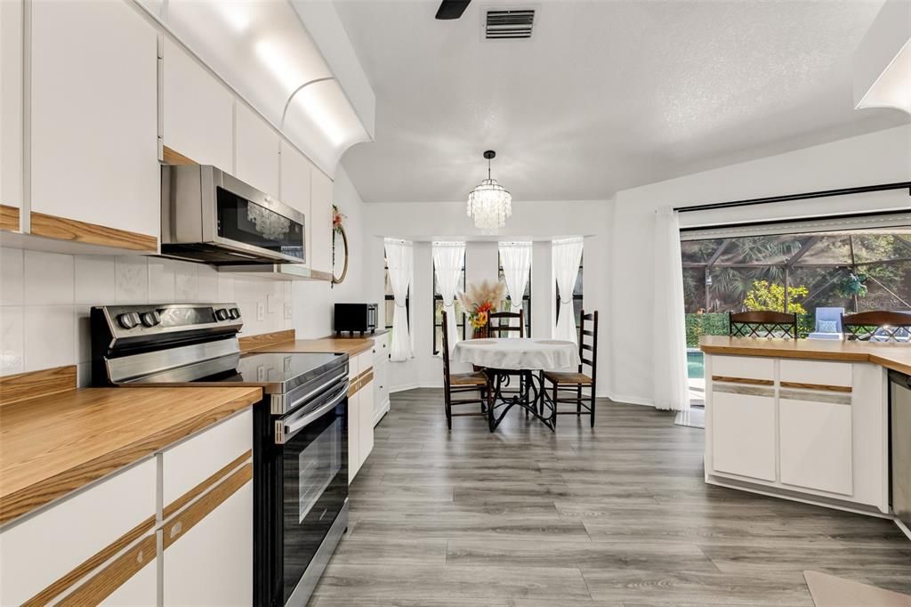 Activo con contrato: $334,999 (3 camas, 2 baños, 1462 Pies cuadrados)