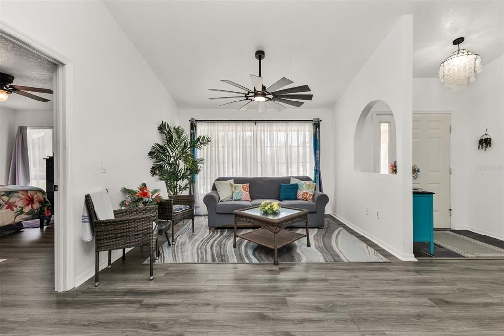 Activo con contrato: $334,999 (3 camas, 2 baños, 1462 Pies cuadrados)
