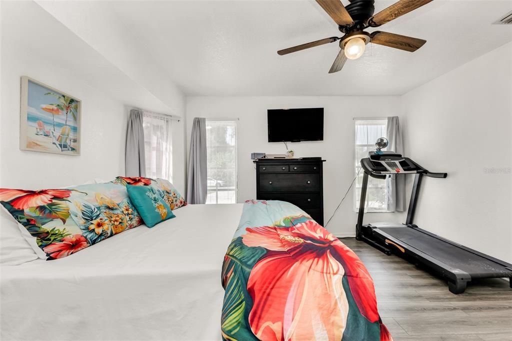 Activo con contrato: $334,999 (3 camas, 2 baños, 1462 Pies cuadrados)