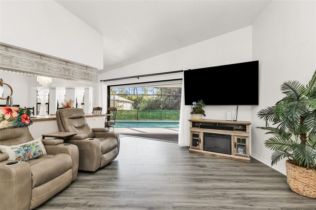 Activo con contrato: $334,999 (3 camas, 2 baños, 1462 Pies cuadrados)
