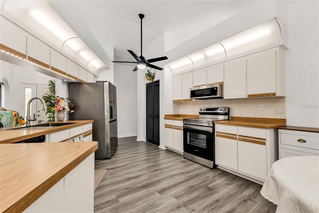 Activo con contrato: $334,999 (3 camas, 2 baños, 1462 Pies cuadrados)