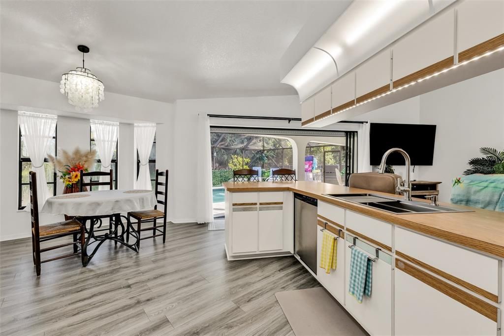 Activo con contrato: $334,999 (3 camas, 2 baños, 1462 Pies cuadrados)