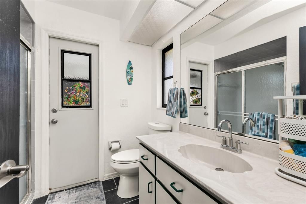 Activo con contrato: $334,999 (3 camas, 2 baños, 1462 Pies cuadrados)
