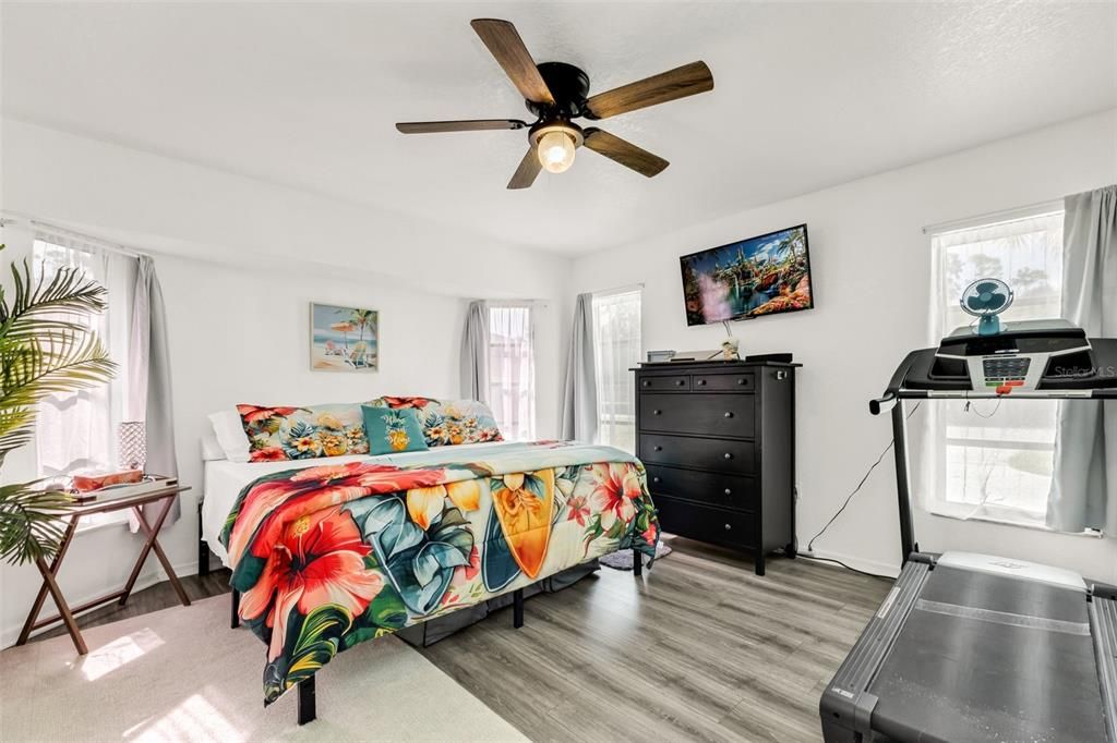 Activo con contrato: $334,999 (3 camas, 2 baños, 1462 Pies cuadrados)