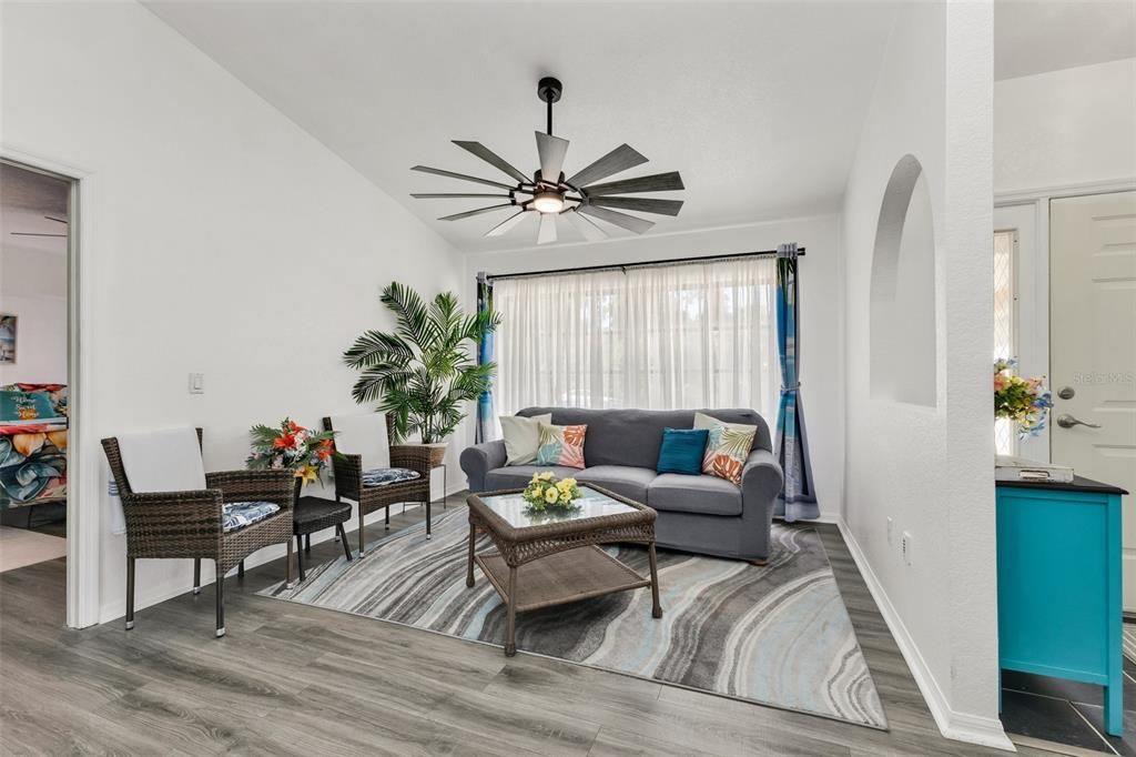 Activo con contrato: $334,999 (3 camas, 2 baños, 1462 Pies cuadrados)