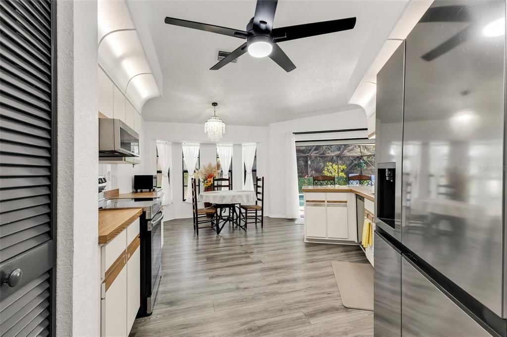 Activo con contrato: $334,999 (3 camas, 2 baños, 1462 Pies cuadrados)