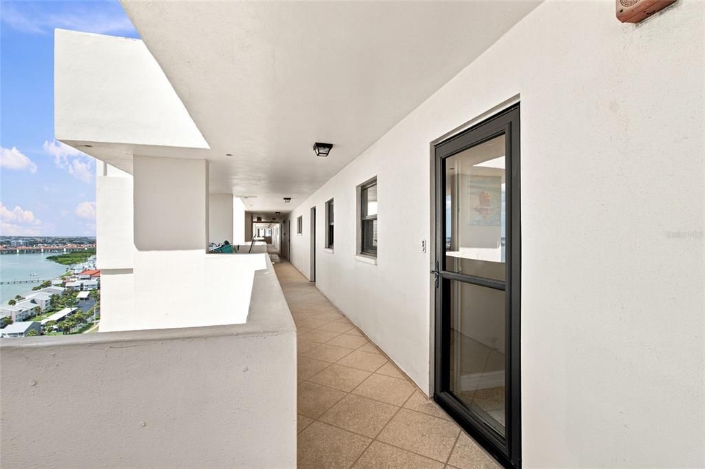 For Sale: $847,700 (2 beds, 2 baths, 1094 Square Feet)
