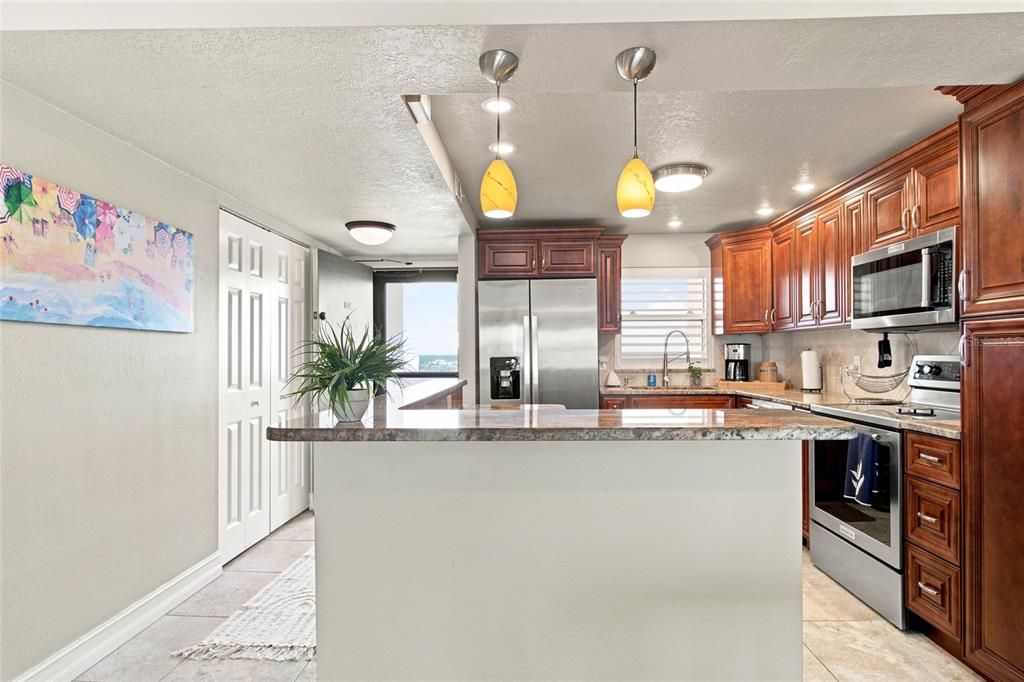 For Sale: $847,700 (2 beds, 2 baths, 1094 Square Feet)