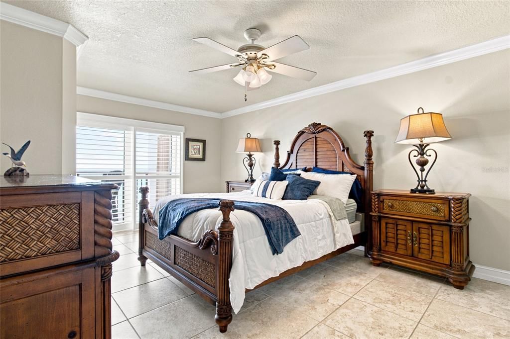 For Sale: $847,700 (2 beds, 2 baths, 1094 Square Feet)