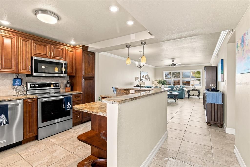 For Sale: $847,700 (2 beds, 2 baths, 1094 Square Feet)