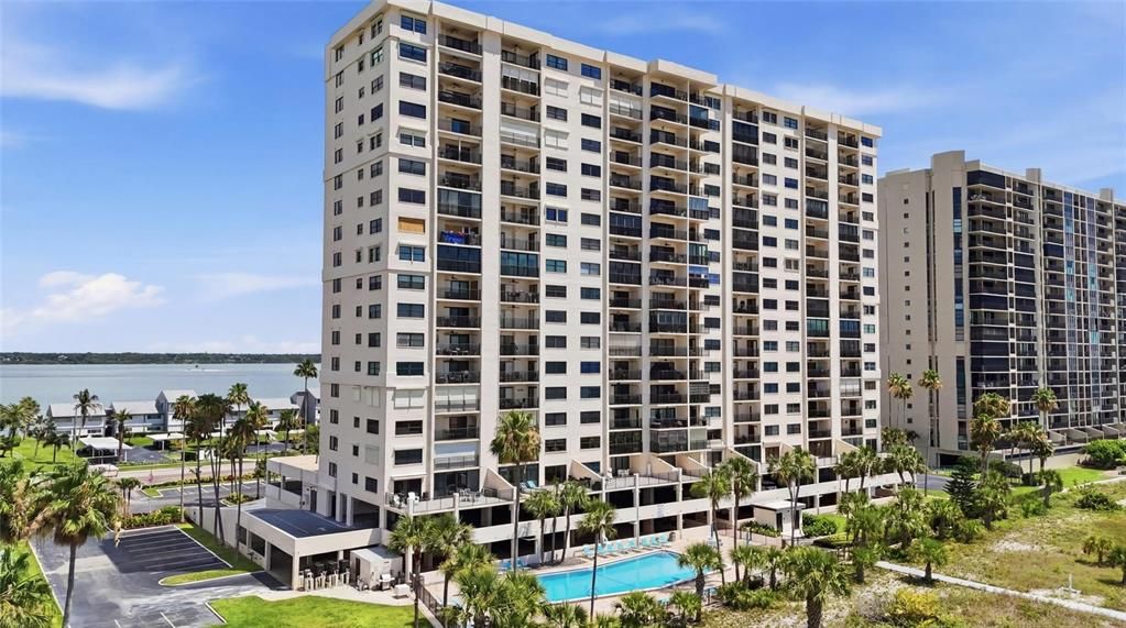 For Sale: $847,700 (2 beds, 2 baths, 1094 Square Feet)