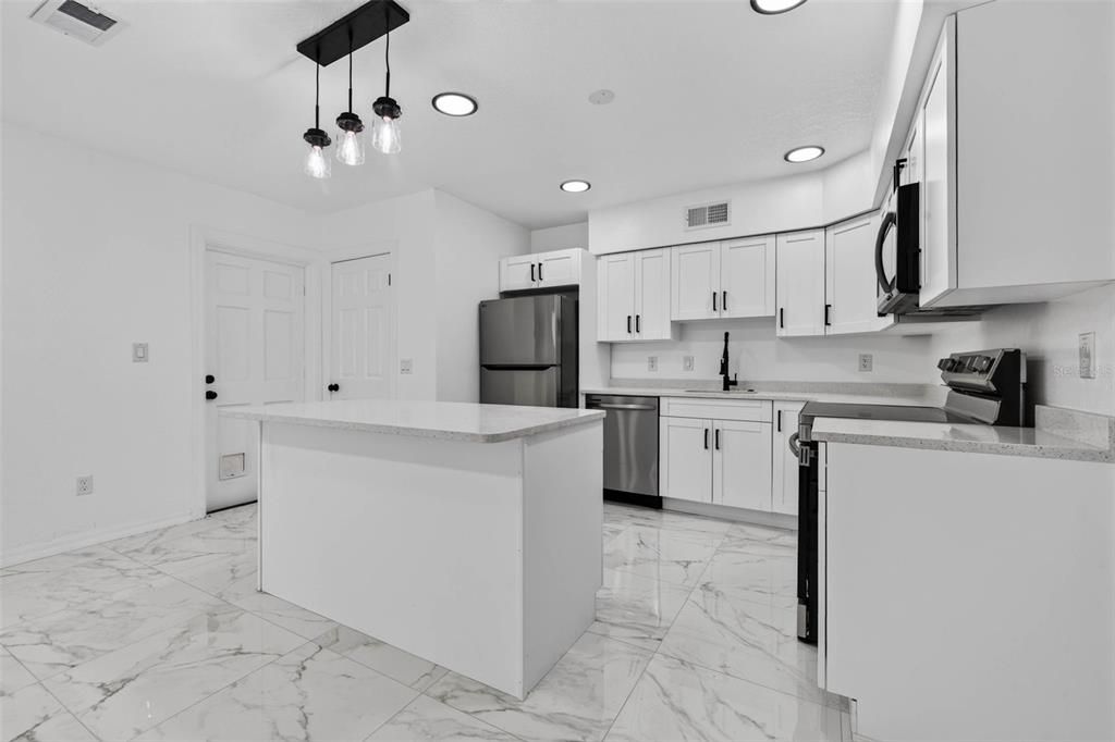 На продажу: $449,900 (3 спален, 2 ванн, 1268 Квадратных фут)