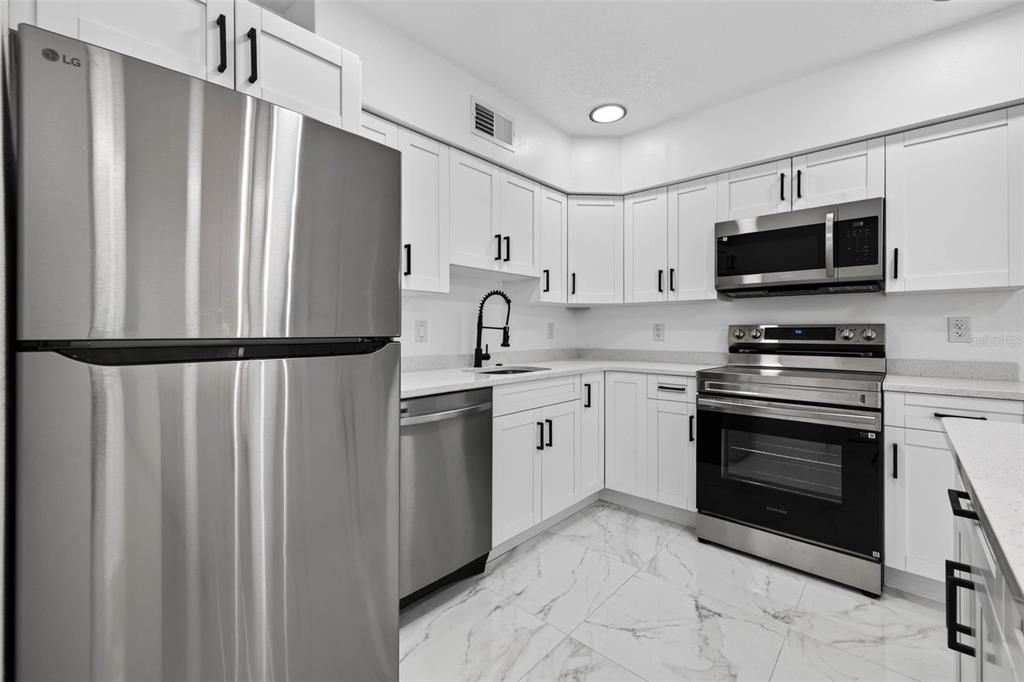 На продажу: $449,900 (3 спален, 2 ванн, 1268 Квадратных фут)