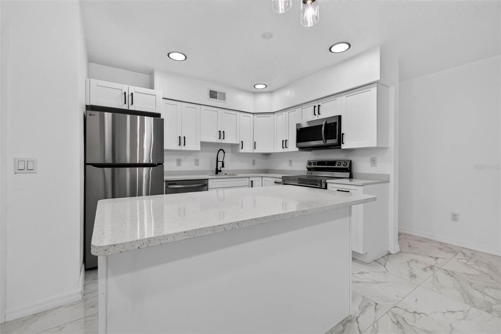 На продажу: $449,900 (3 спален, 2 ванн, 1268 Квадратных фут)