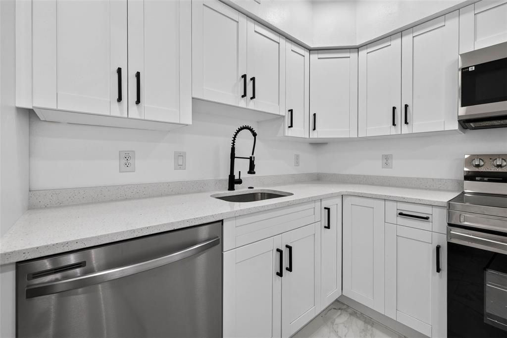 На продажу: $449,900 (3 спален, 2 ванн, 1268 Квадратных фут)
