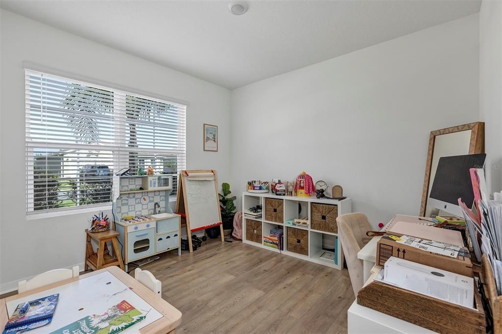 На продажу: $399,000 (4 спален, 2 ванн, 1855 Квадратных фут)