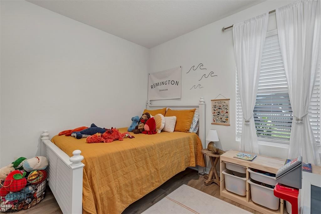 На продажу: $399,000 (4 спален, 2 ванн, 1855 Квадратных фут)