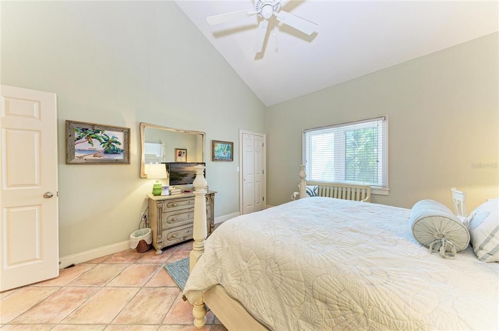 For Rent: $8,000 (2 beds, 1 baths, 1000 Square Feet)