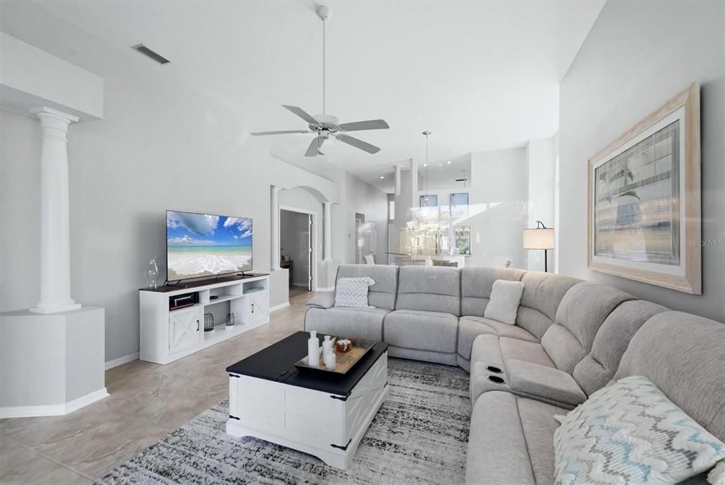 For Sale: $447,000 (2 beds, 2 baths, 1473 Square Feet)