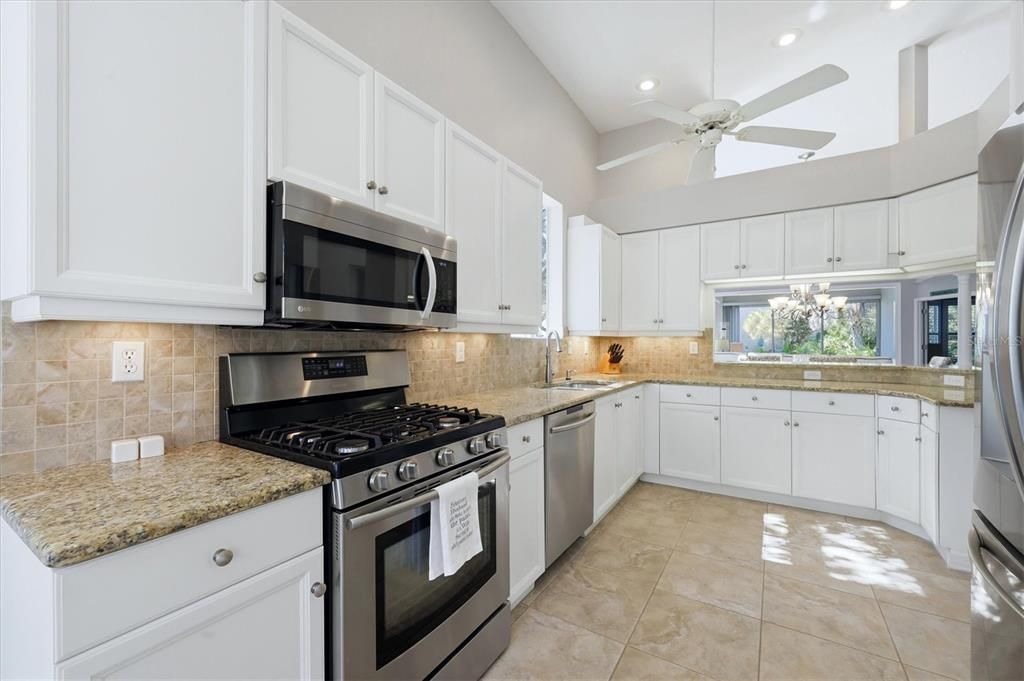 For Sale: $447,000 (2 beds, 2 baths, 1473 Square Feet)