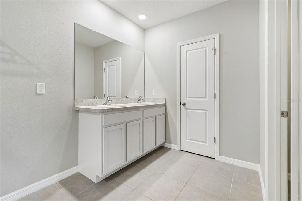 For Sale: $369,900 (4 beds, 2 baths, 2324 Square Feet)