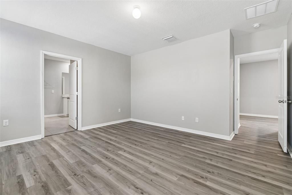For Sale: $369,900 (4 beds, 2 baths, 2324 Square Feet)