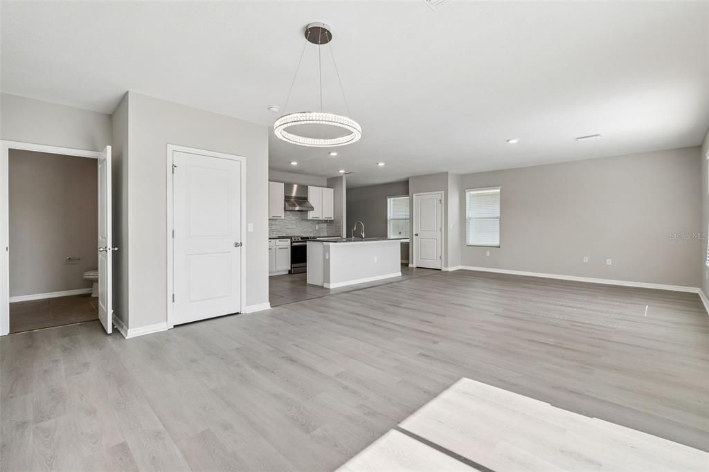 For Sale: $369,900 (4 beds, 2 baths, 2324 Square Feet)