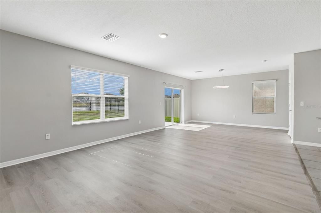 For Sale: $369,900 (4 beds, 2 baths, 2324 Square Feet)
