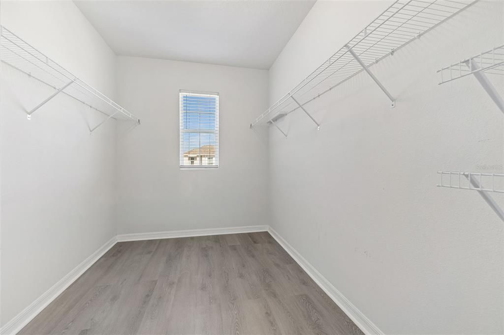 For Sale: $369,900 (4 beds, 2 baths, 2324 Square Feet)