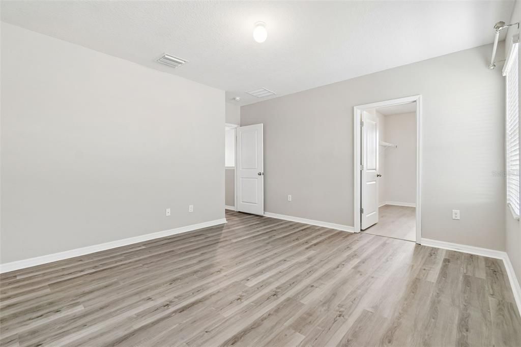 For Sale: $369,900 (4 beds, 2 baths, 2324 Square Feet)
