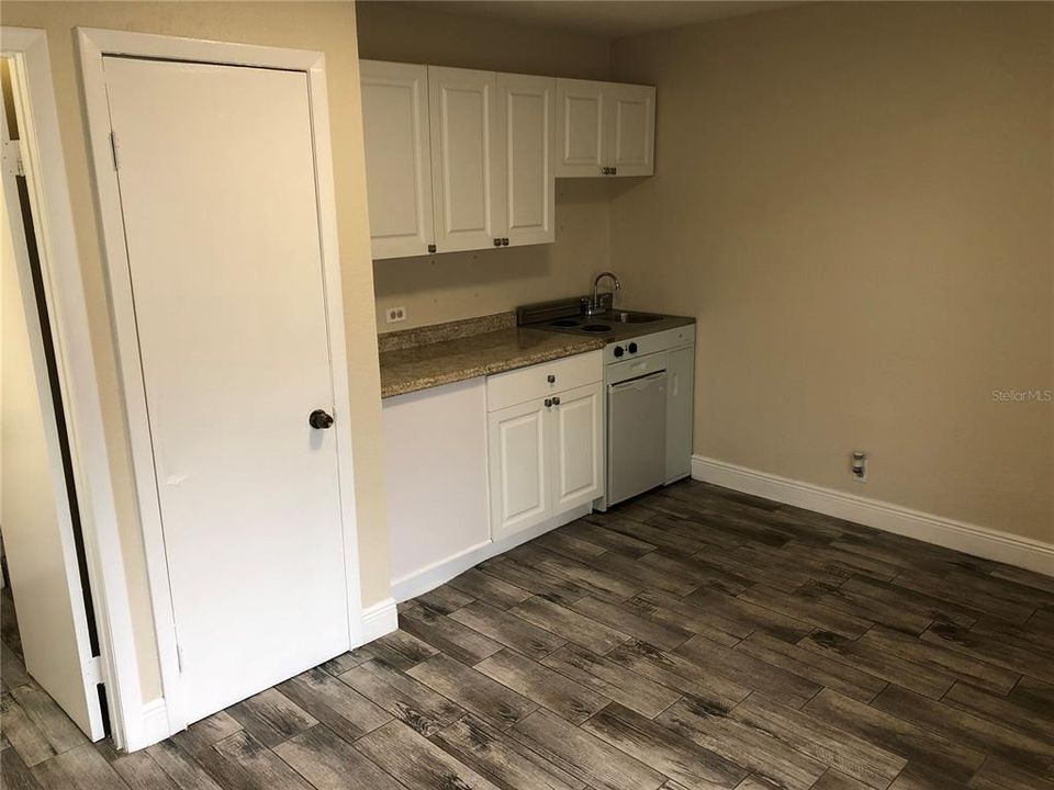В аренду: $850 (0 спален, 1 ванн, 490 Квадратных фут)