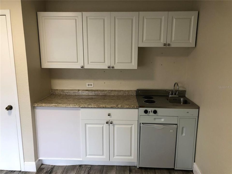 В аренду: $850 (0 спален, 1 ванн, 490 Квадратных фут)