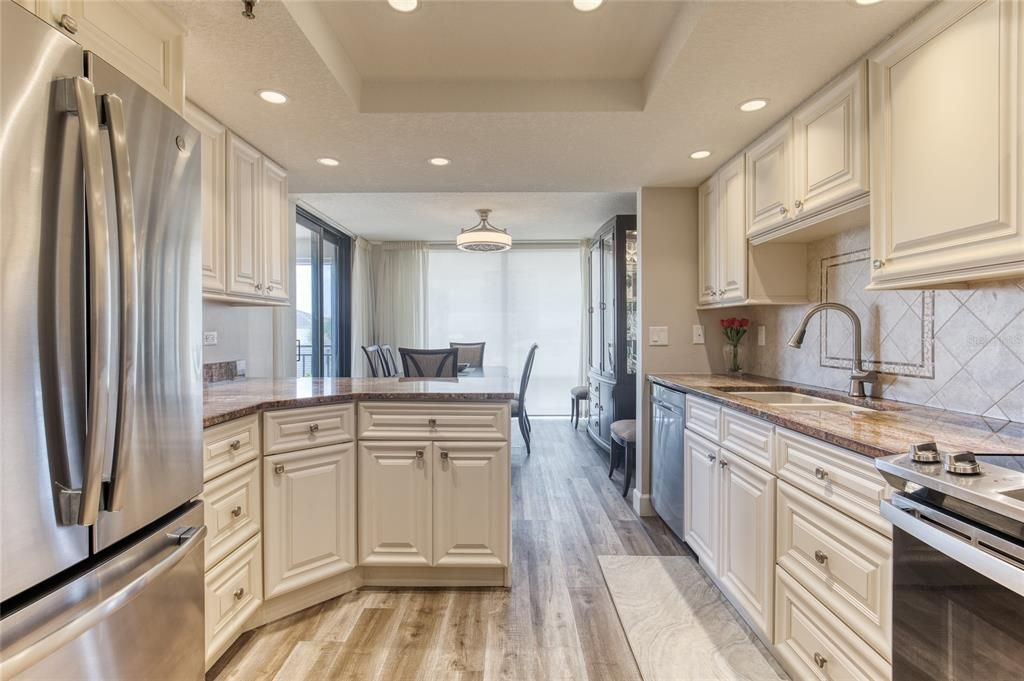 For Sale: $465,000 (2 beds, 2 baths, 1699 Square Feet)