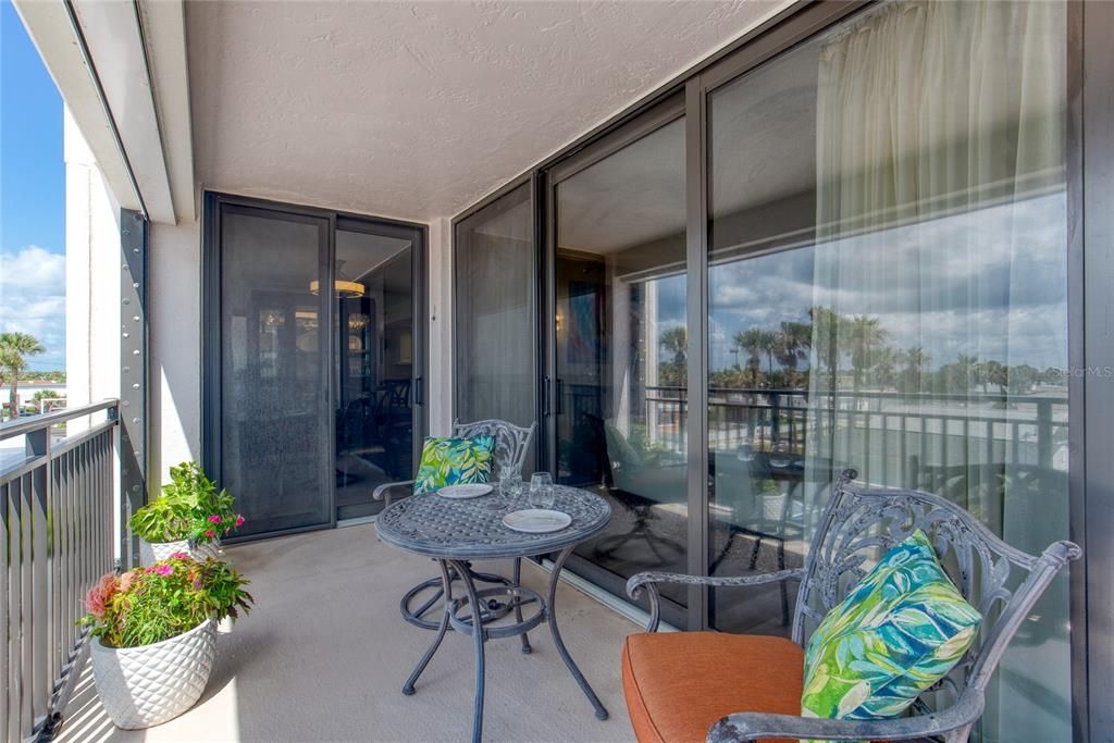 For Sale: $465,000 (2 beds, 2 baths, 1699 Square Feet)