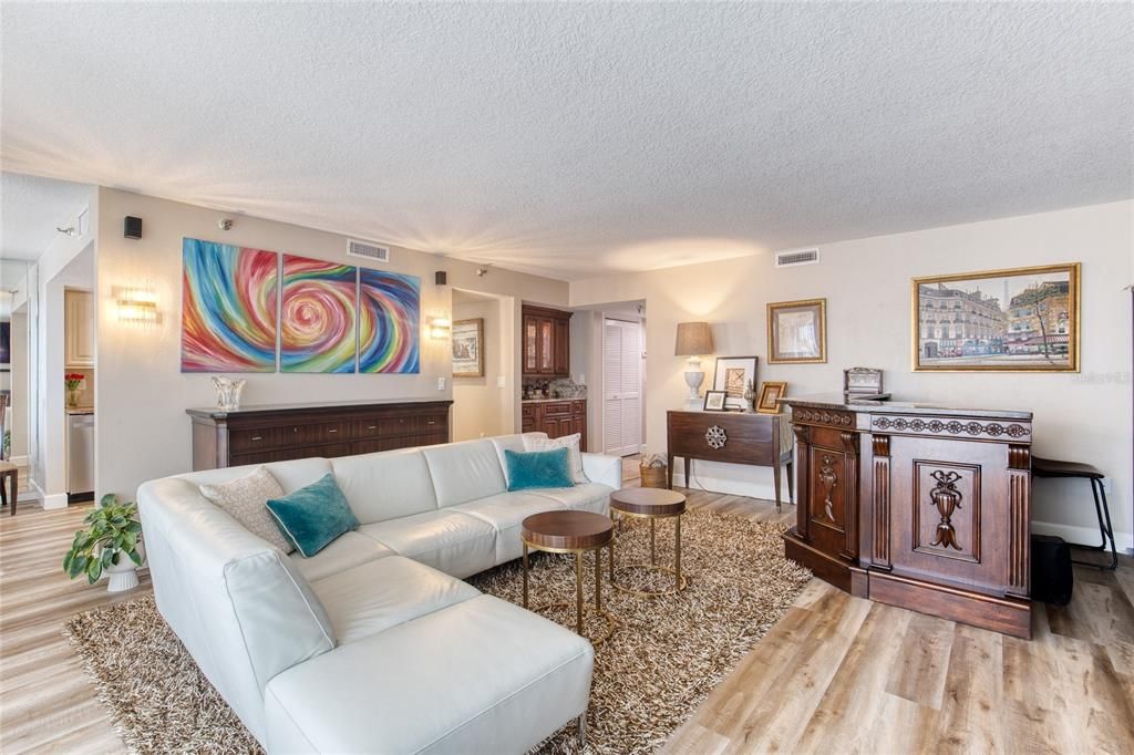 For Sale: $465,000 (2 beds, 2 baths, 1699 Square Feet)