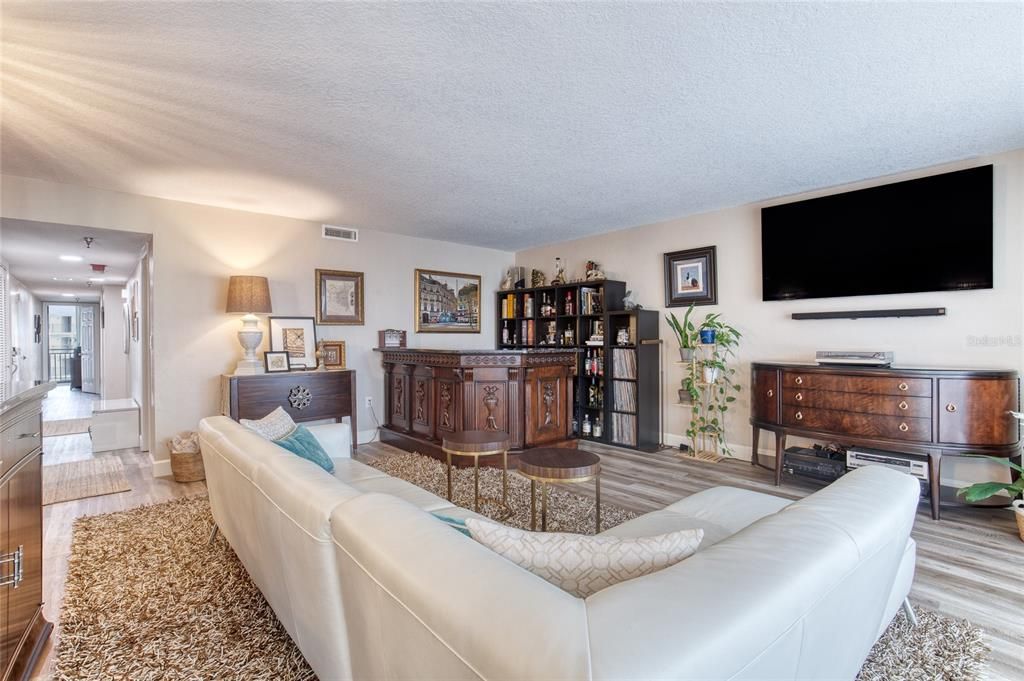 For Sale: $465,000 (2 beds, 2 baths, 1699 Square Feet)