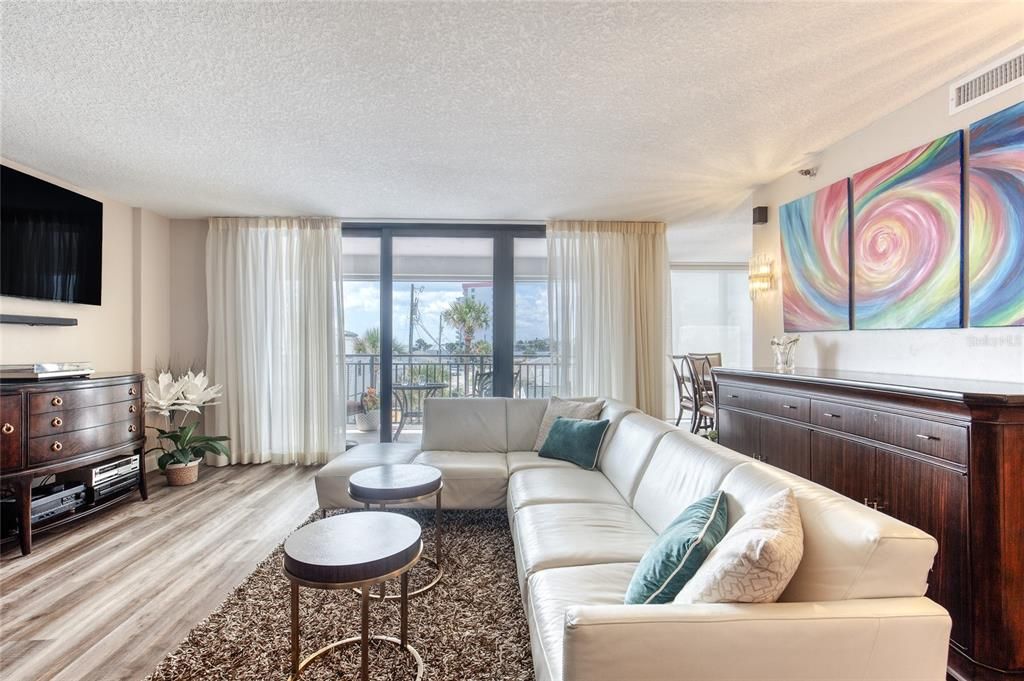 For Sale: $465,000 (2 beds, 2 baths, 1699 Square Feet)