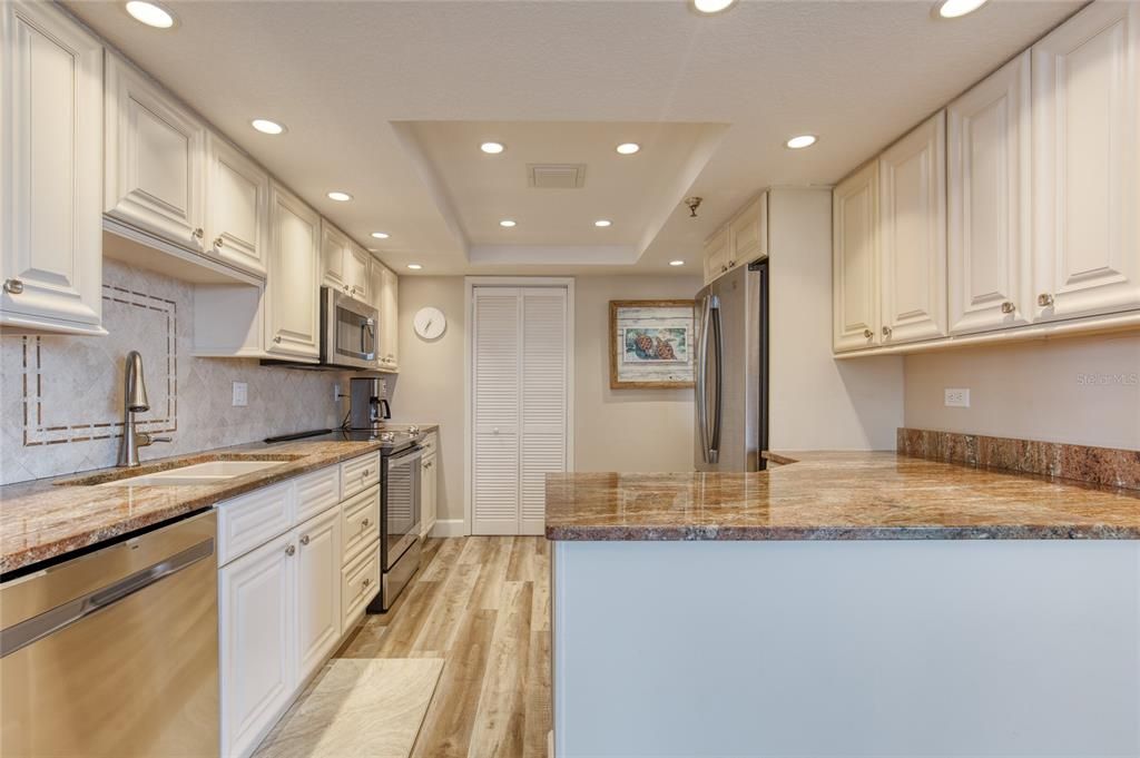 For Sale: $465,000 (2 beds, 2 baths, 1699 Square Feet)