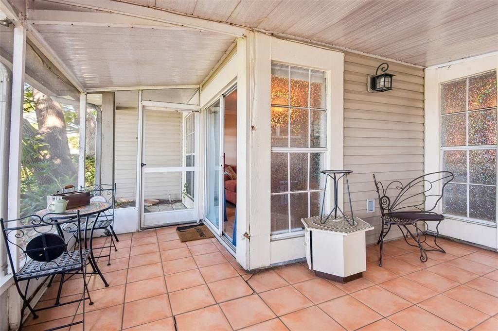 На продажу: $219,900 (2 спален, 2 ванн, 1234 Квадратных фут)