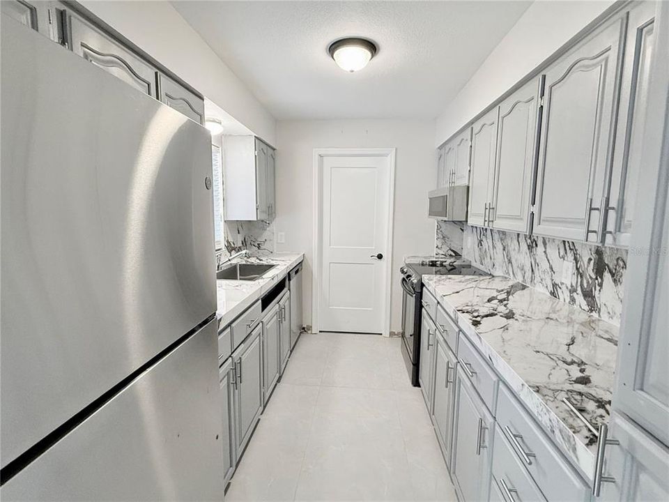 На продажу: $799,000 (3 спален, 2 ванн, 1330 Квадратных фут)