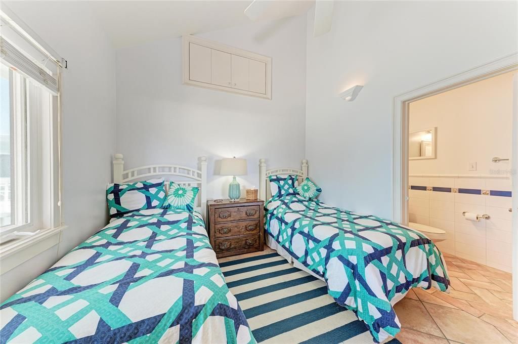 For Rent: $8,000 (2 beds, 2 baths, 1000 Square Feet)